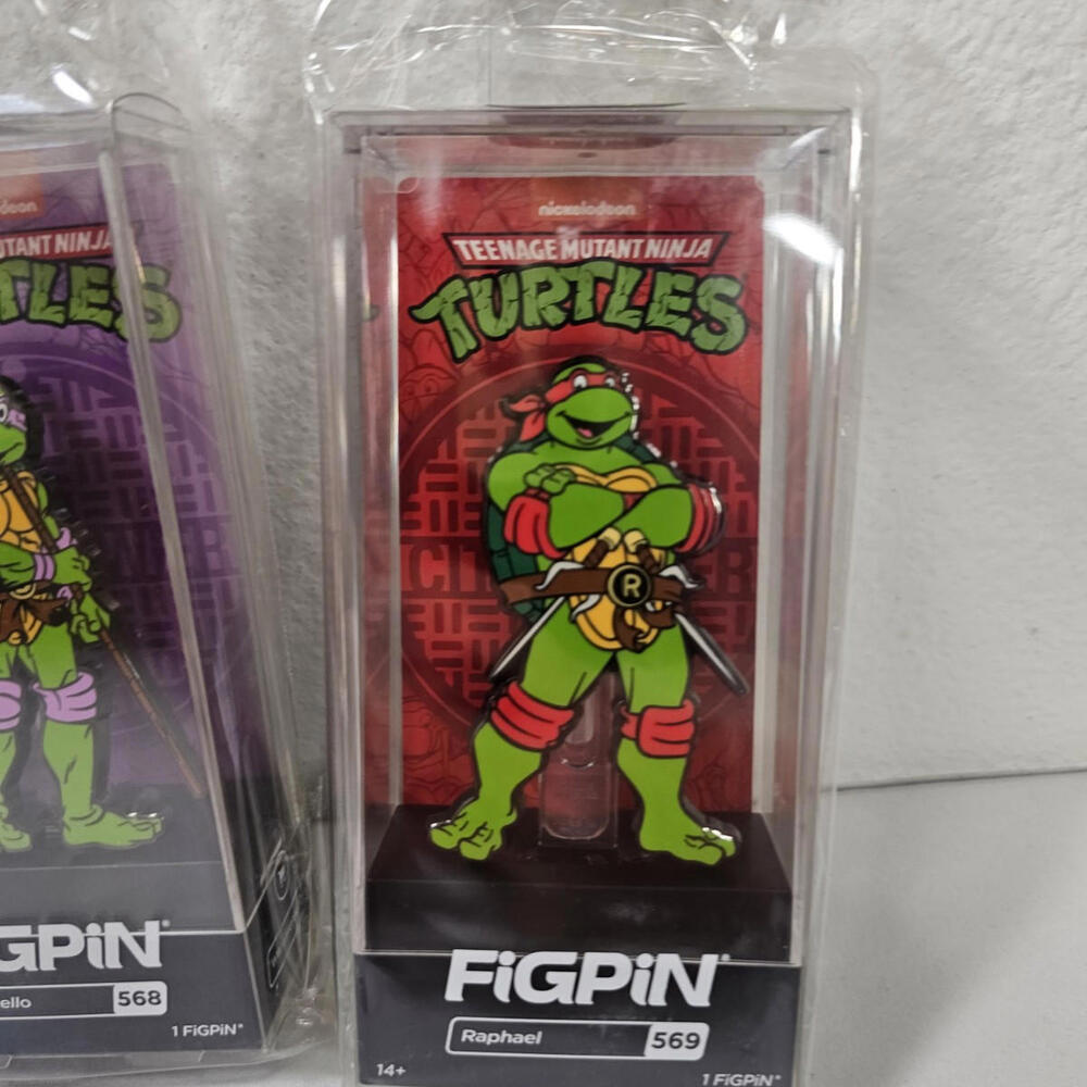 FiGPiN  Set Of 4 Teenage Mutant Ninja Turtles Enamel Pins MINT 566 567 567 569 - Picture 2 of 7